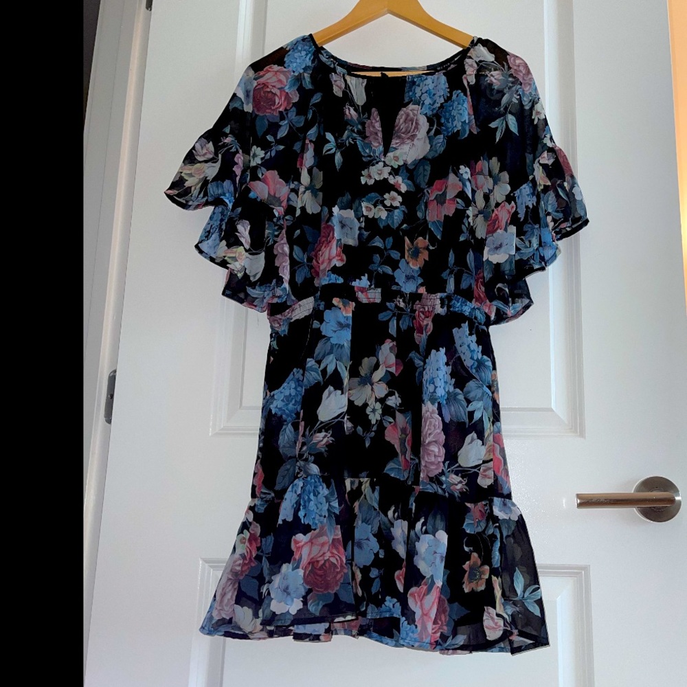 Vici Pocketed floral dress